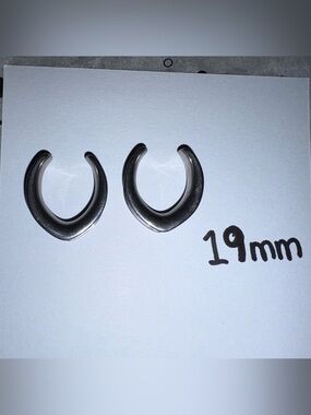 Minimalist Ear Gauge Saddle Pair - 19mm